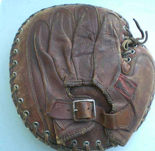 Babe Ruth Spalding Home Run Special Catchers Mitt Back